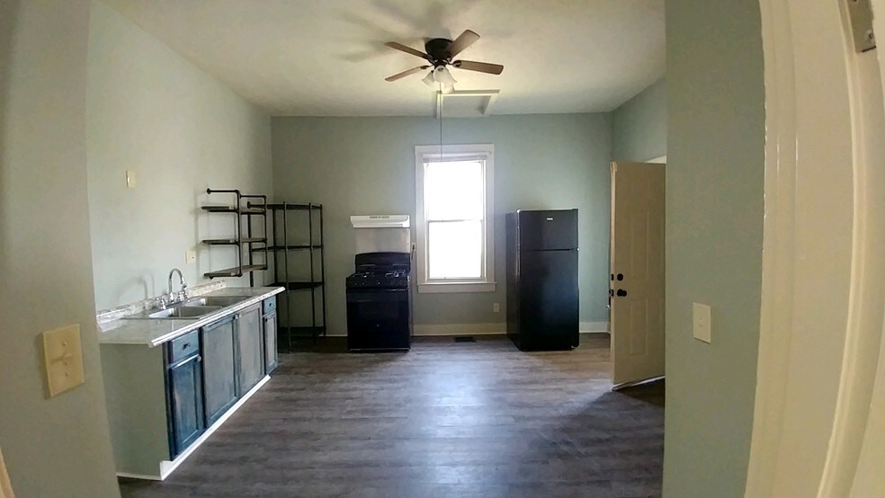 Kitchen View #2 - 1600 Beech St