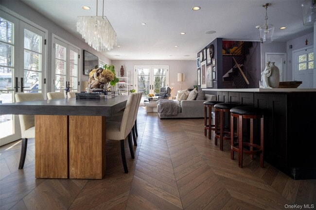 Building Photo - 1144 Post Rd