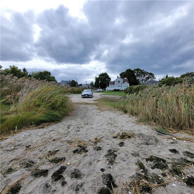 Building Photo - 33 Sakonnet Dr