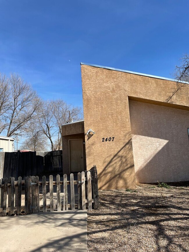 Primary Photo - 2407 N Grand Ave