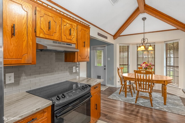 Building Photo - 5709 Bluebonnett Dr