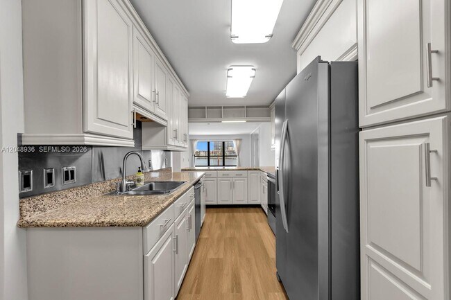 Building Photo - 200 Golden Isles Dr