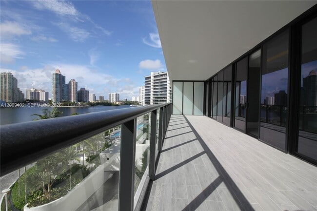 Building Photo - 5000 Island Estates Dr