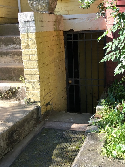 Building Photo - 902 Westminster St NW