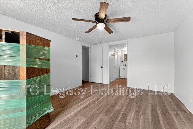 Building Photo - 1121 Eastwood Dr