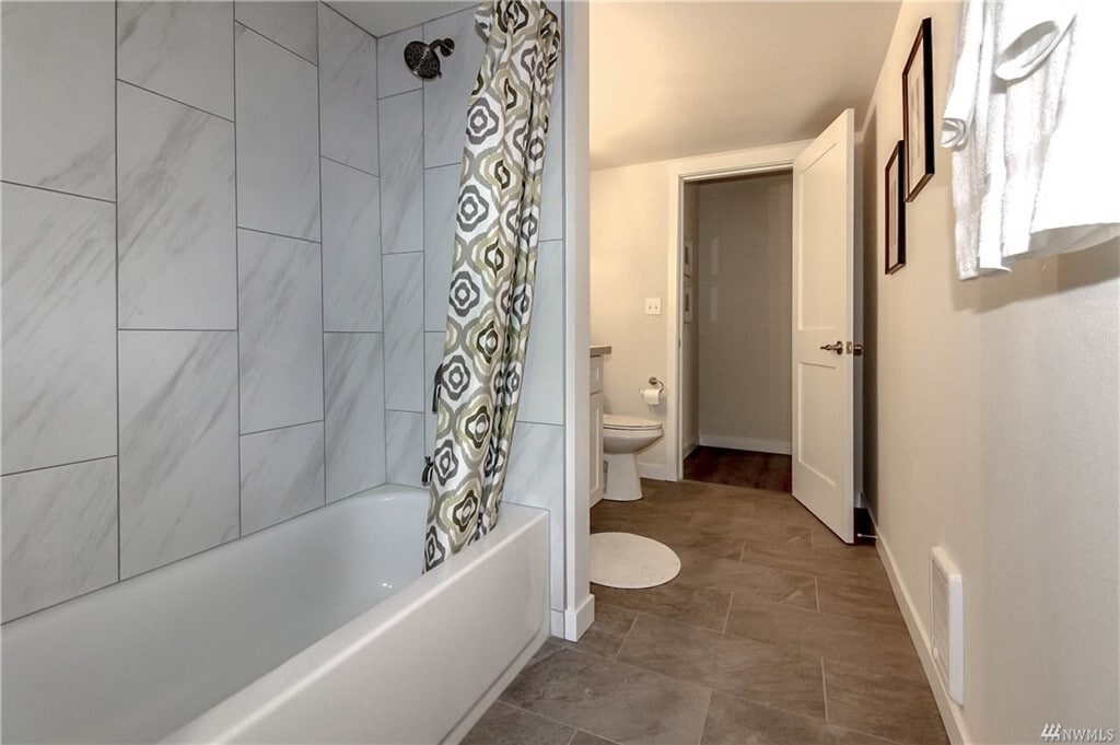 Large bathroom. Adjoining laundry room . - 1519 S 46th St
