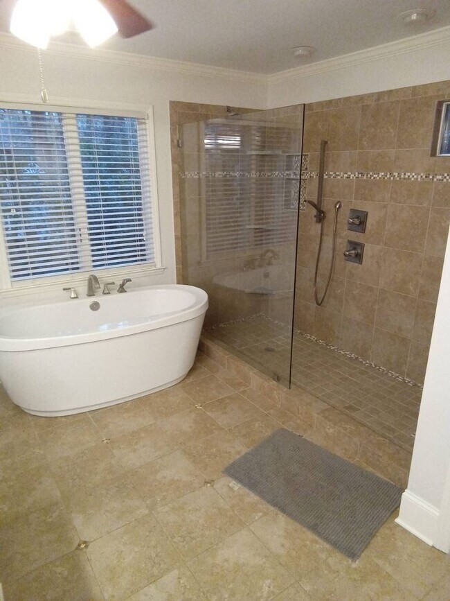 Building Photo - Beautiful Ranch Home in South Park!