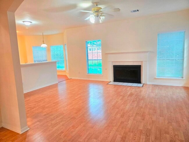 Building Photo - 1611 Monvale Ln