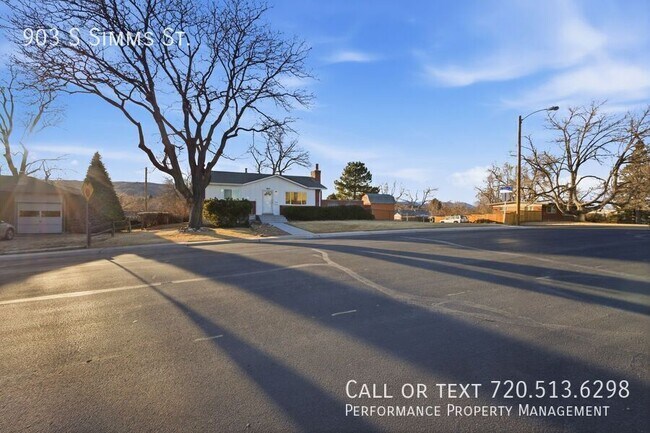 Building Photo - 903 S Simms St