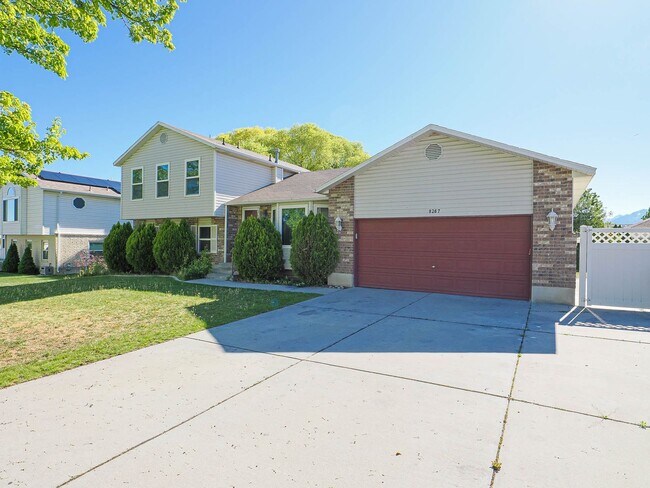 Building Photo - Beautiful House in West Jordan