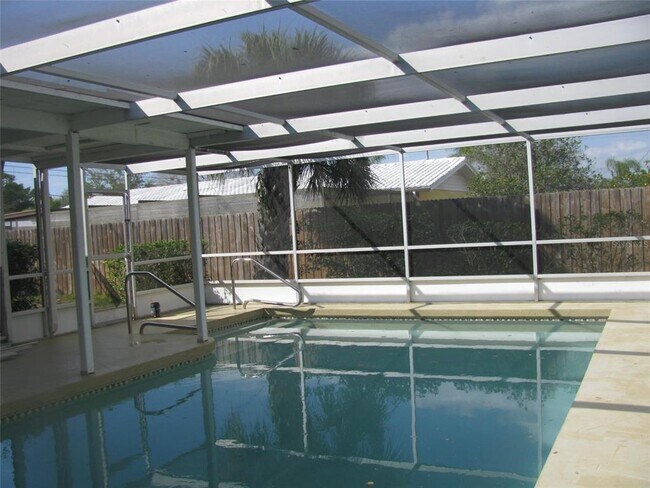 Building Photo - 3041 Tyrone Ln