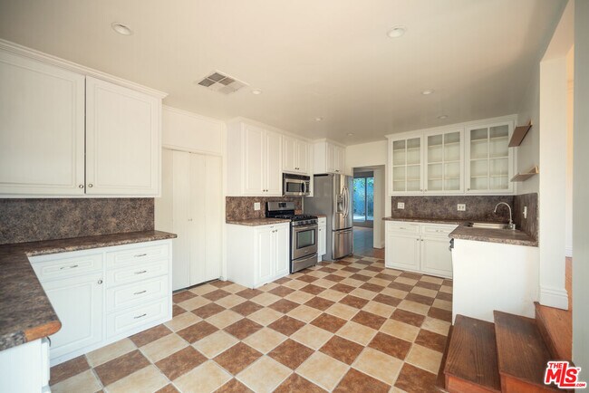 Building Photo - 4141 Verdugo View Dr