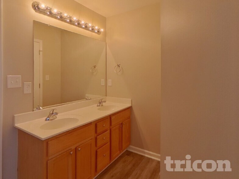 Building Photo - 105 Arden Ct