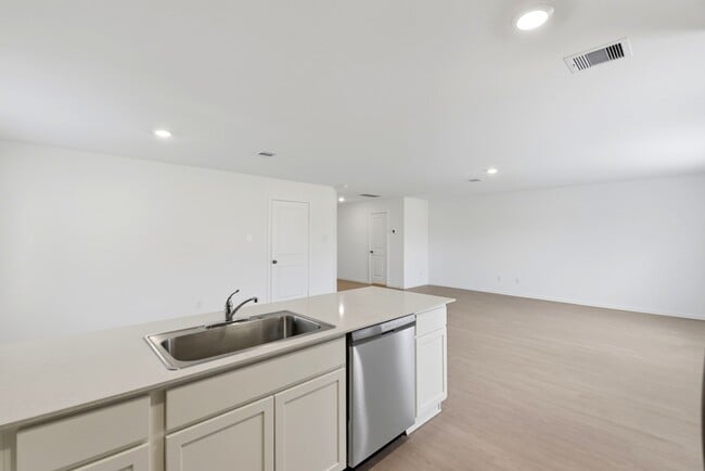 Building Photo - 629 Craven St