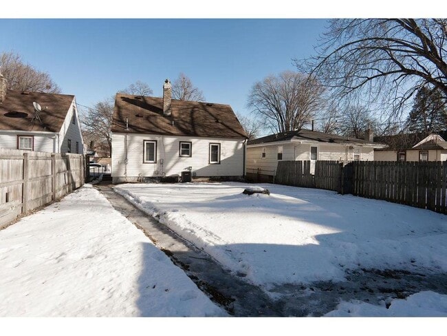 Building Photo - 5247 Dupont Ave N