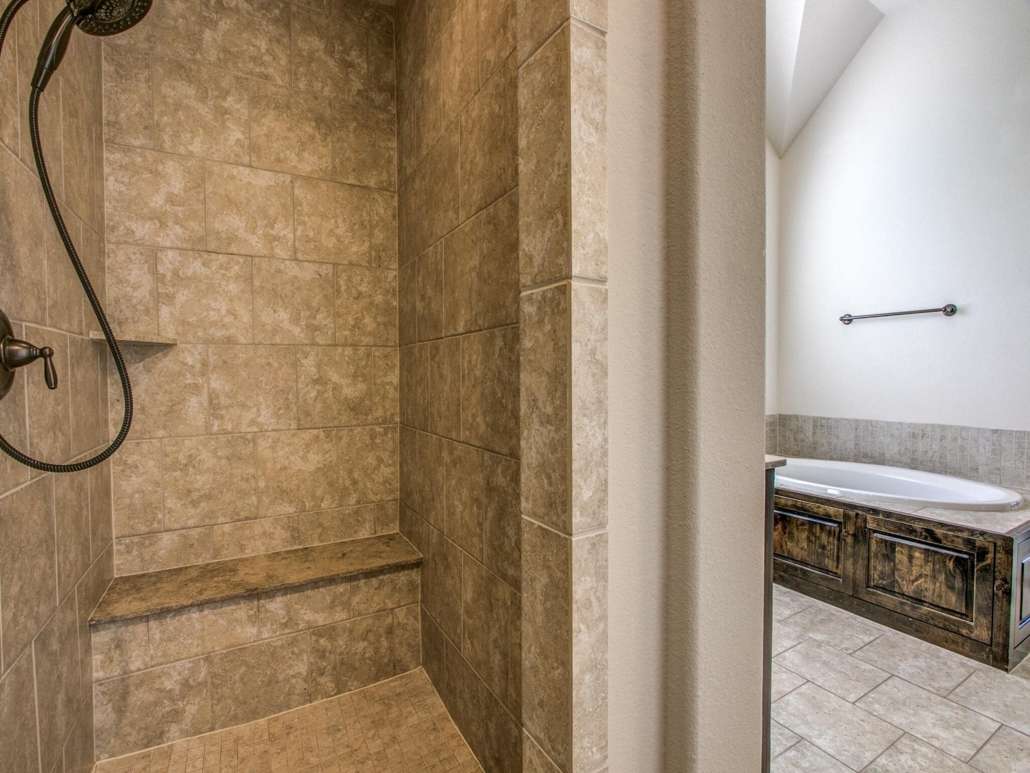Building Photo - 6201 Savannah Oak Trl