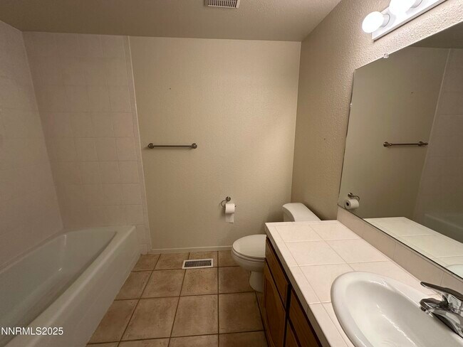 Building Photo - 835 Singingwood Dr