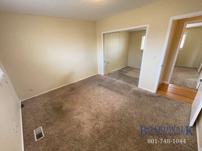 Building Photo - 2827 E Bridgewater Dr