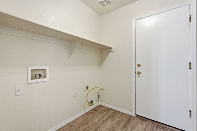 Building Photo - 3 Bedroom Home in Bridlewood!
