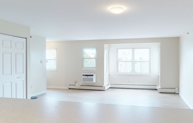 Building Photo - 675 Parker St