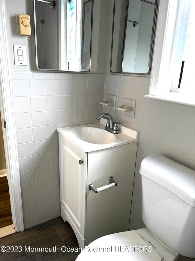 Building Photo - 215 Washington St