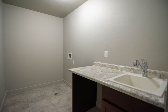 Building Photo - 14411 S Ashburn Way