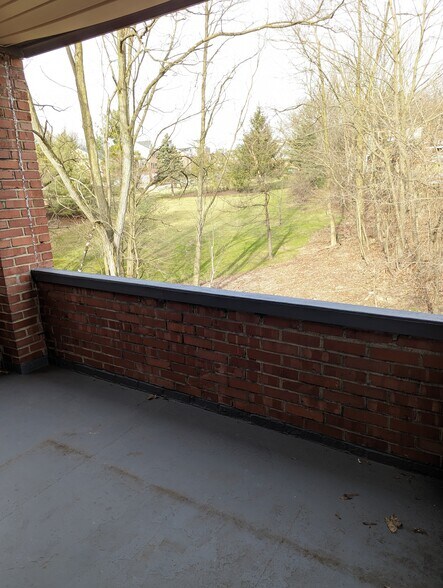 Building Photo - 783 Shady Dr E