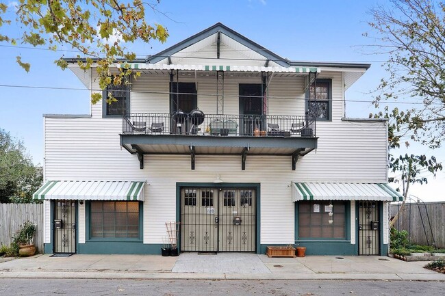 Building Photo - 116 Elmira Ave