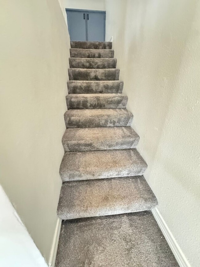 Building Photo - Welcome home to this charming and cozy corner-unit condo in the heart of Rancho Cucamonga!