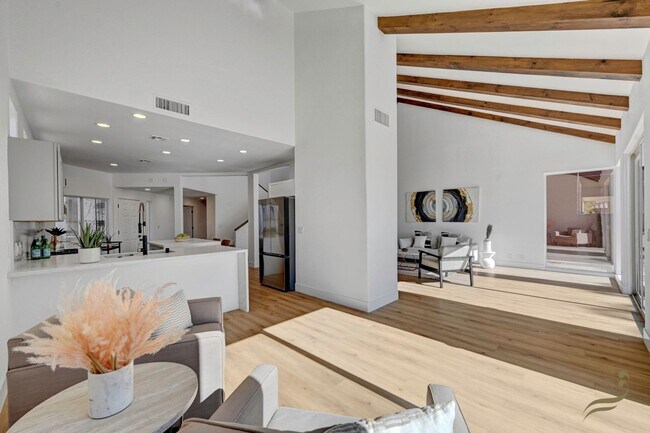 Building Photo - 3 Bedroom, 2.5 Bath Golf Course Home in Guard-Gated Canyon Gate