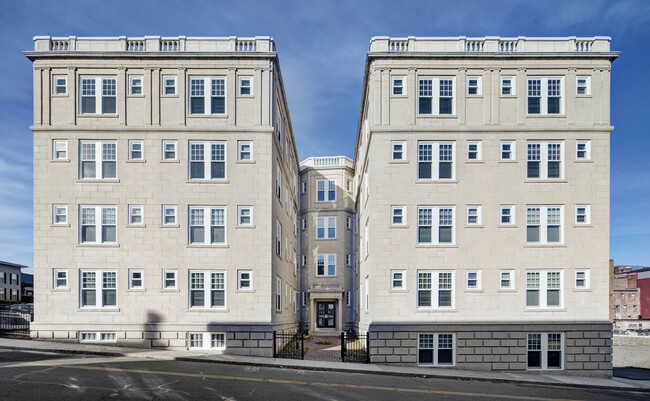 Building Photo - Courtland Arms Apartments
