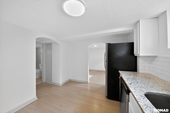 Building Photo - 4325 S Cherokee St