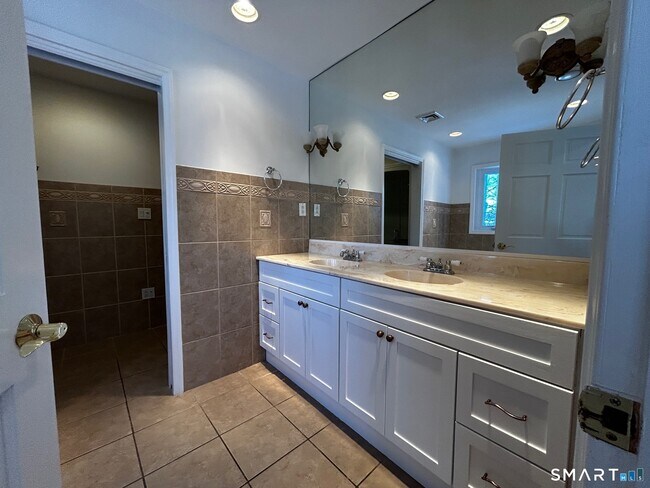 Building Photo - 97 Godfrey Rd