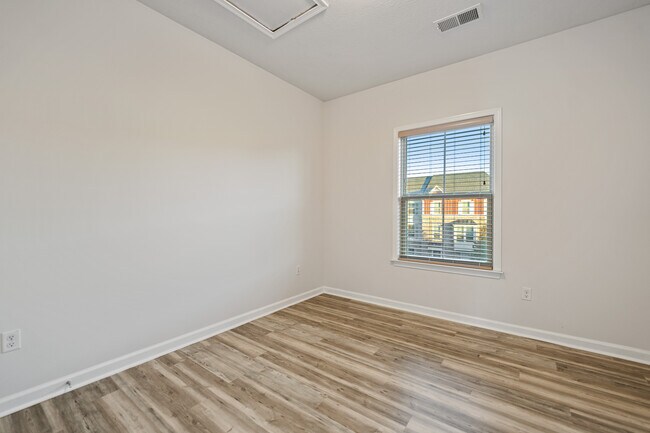 Building Photo - 407 Fairmont Dr