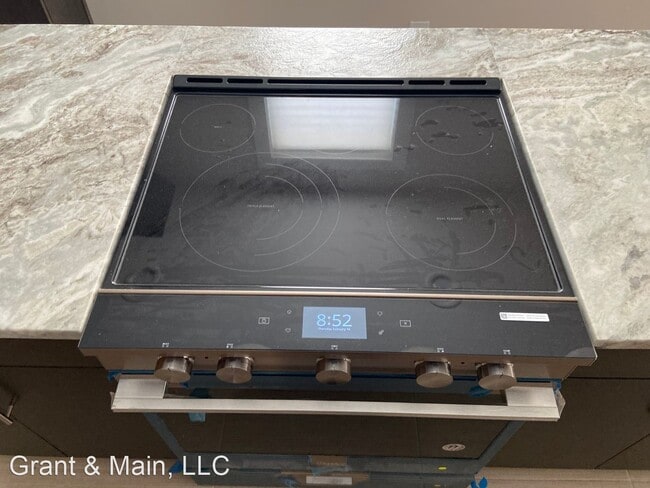 Building Photo - 2 br, 2.5 bath House - 2315 Yemans St.