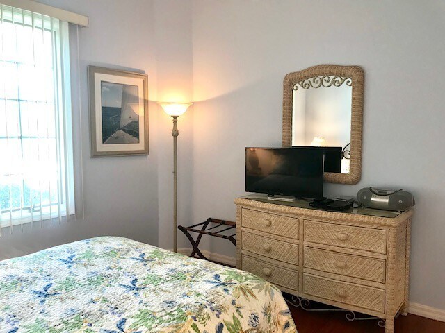 Building Photo - 2/2 POOL HOME - ROSEDALE COUNTRY CLUB - CLOSE TO SHOPPING/BEACHES