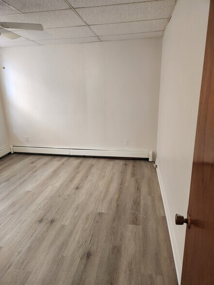 Main Bedroom - 61 N Linwood Ave