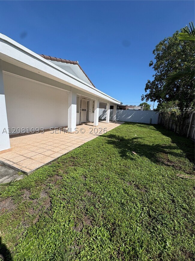Building Photo - 7577 W 5th Ln