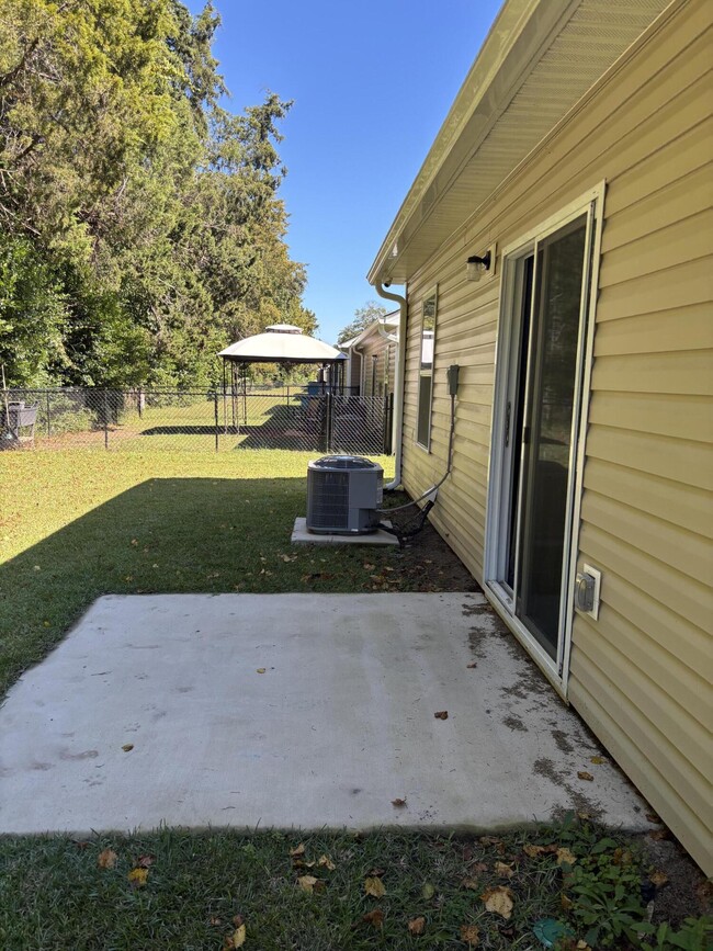 Building Photo - 2185 Stillpointe Dr