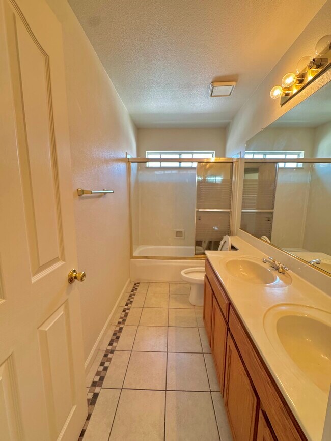 Building Photo - 5017 Toyon Way