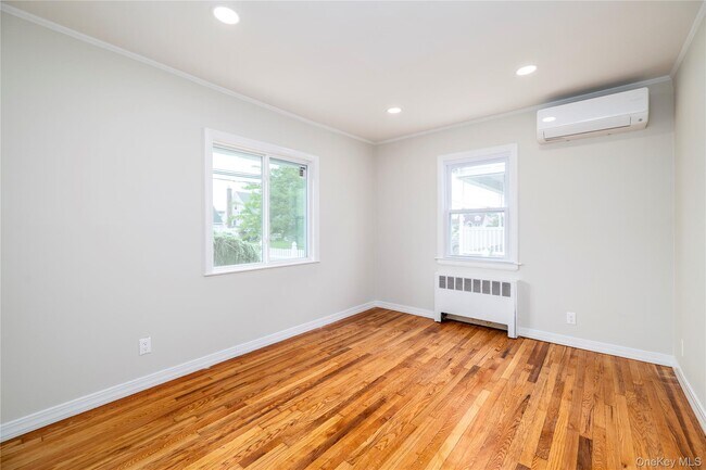 Building Photo - 3883 Franklin Ave