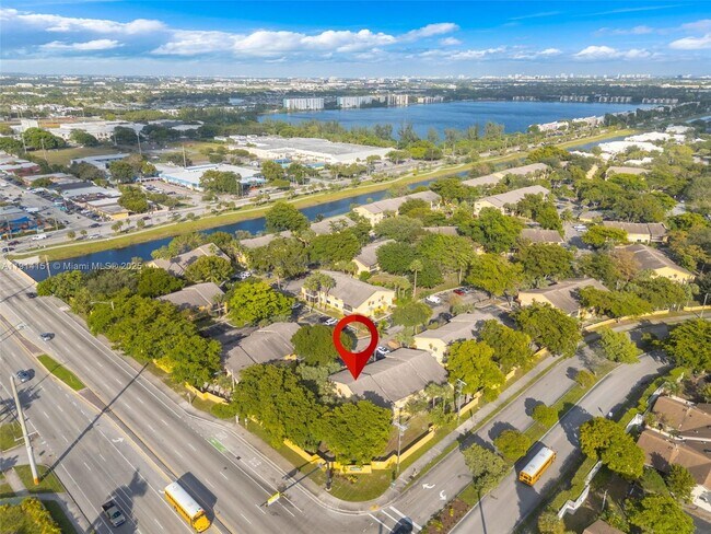 Building Photo - 3065 N Oakland Forest Dr