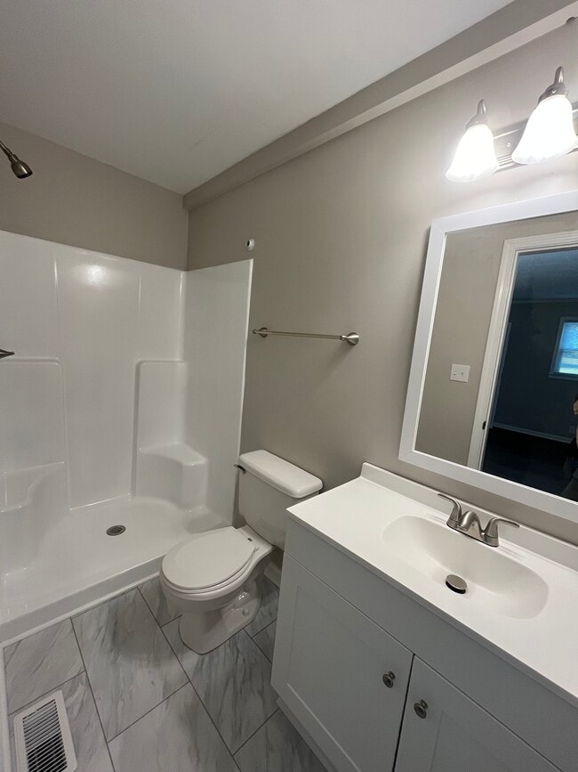 Building Photo - 239 Thorn Dr