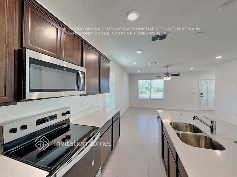 Building Photo - 16366 Grey Pne Dr