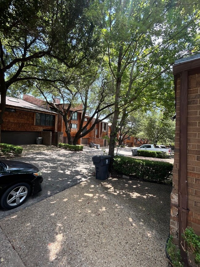 Building Photo - 7414 Fair Oaks Ave