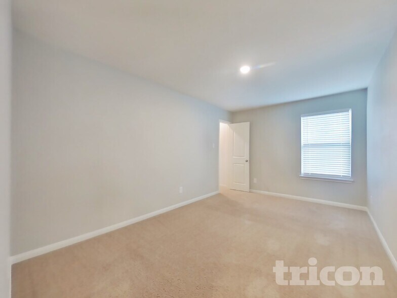 Building Photo - 23112 Shakespeare Dr