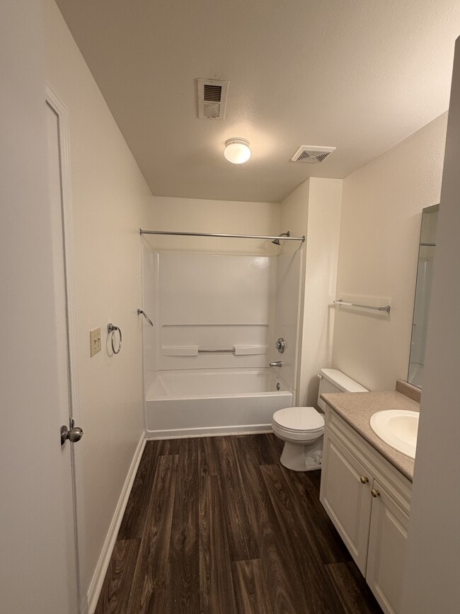 Building Photo - 10 Hamiltons Bay Ct