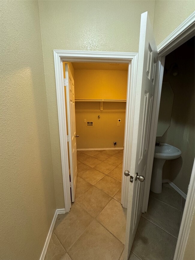 Building Photo - 12622 Riverhill Ct