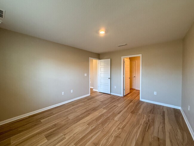 Building Photo - Updated 4 Bedroom 2 Bath Rental Near Navy Federal - Lawn Care Included!