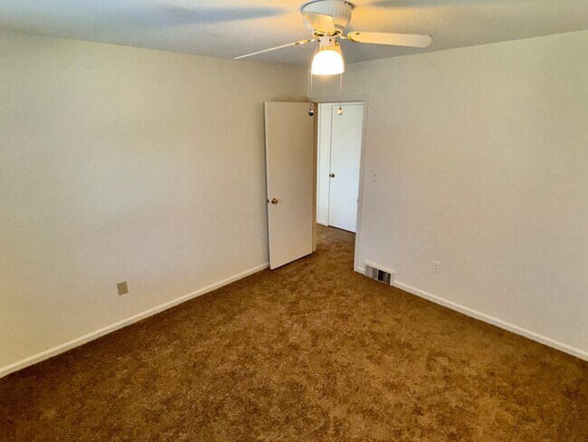 Building Photo - Beautiful House in Tates Creek! 4 BR, 2.5 ...